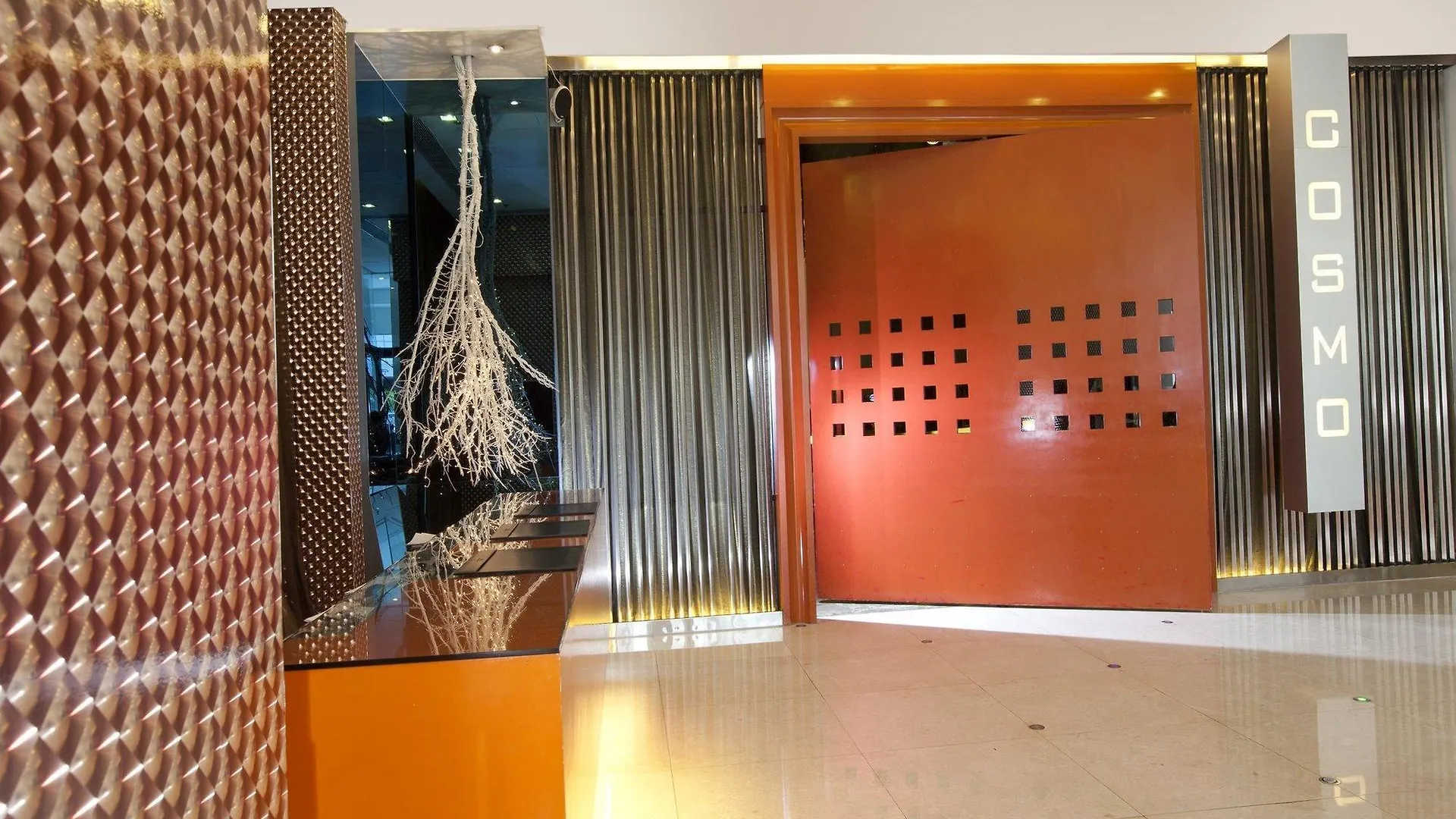 Cosmo Hotel Hong Kong 4*,