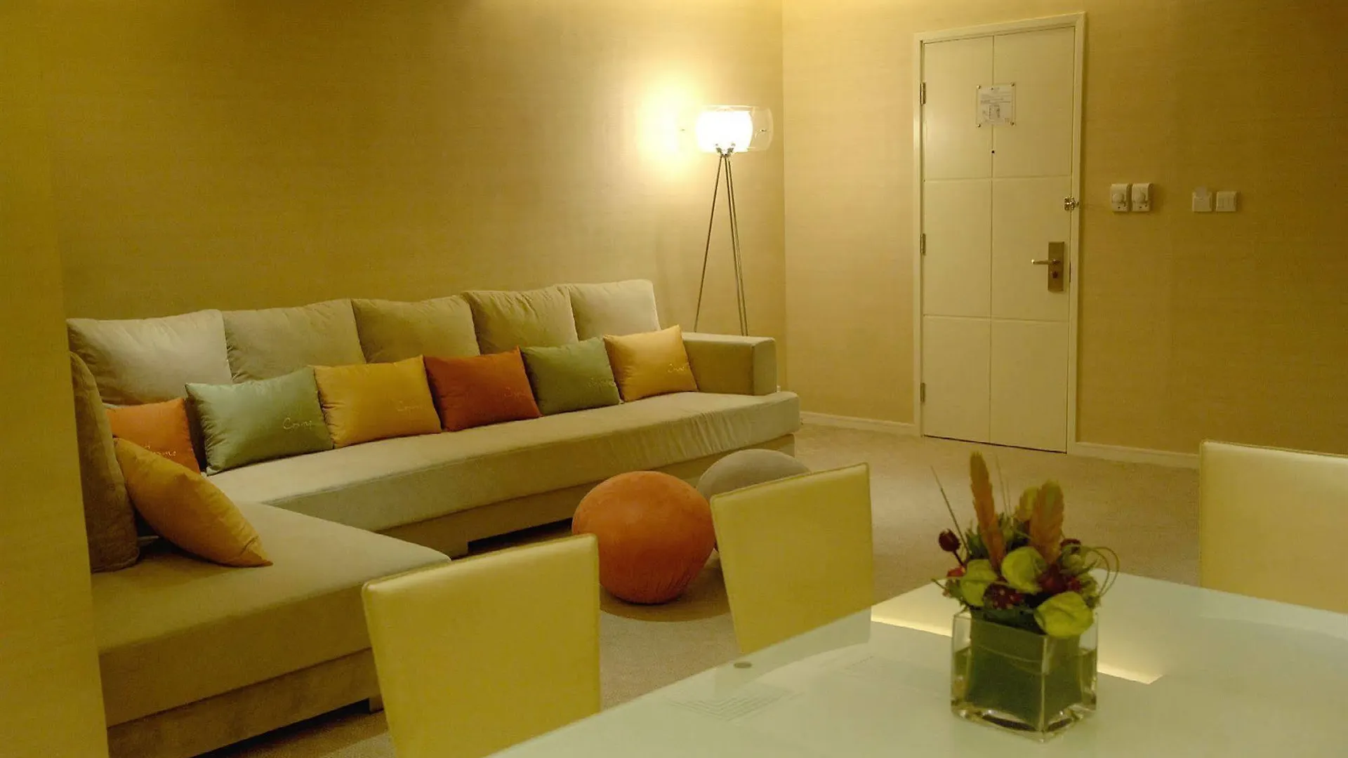 Cosmo Hotel Hong Kong 4*,