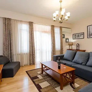 serviced-apartment-on-rustaveli-avenue-16.alltbilisihotels.com/
