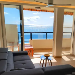 Beachfront Luxury: Sea View Apartment Fuengirola