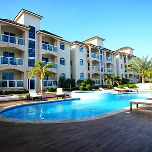 Ria Apartment Gurapito