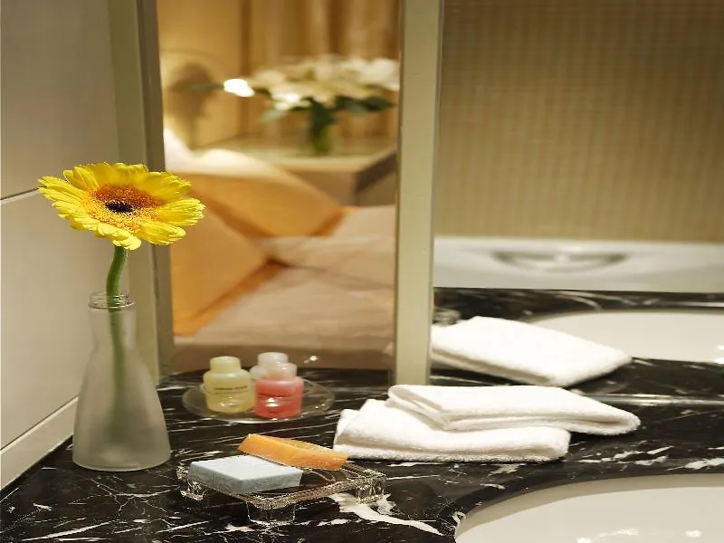 Cosmo Hotel Hong Kong 4*,  China