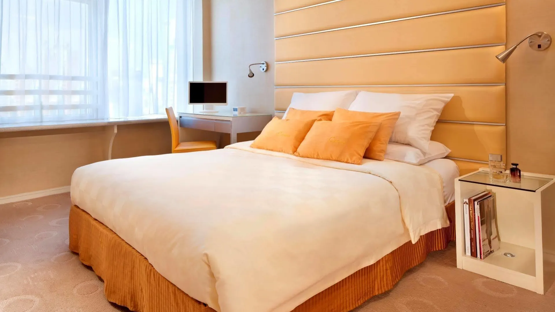 Cosmo Hotel Hong Kong
